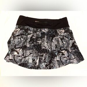 NWOT Lululemon Play Off The Pleats skirt in Eternal Wave Starlight. Size 4 reg.